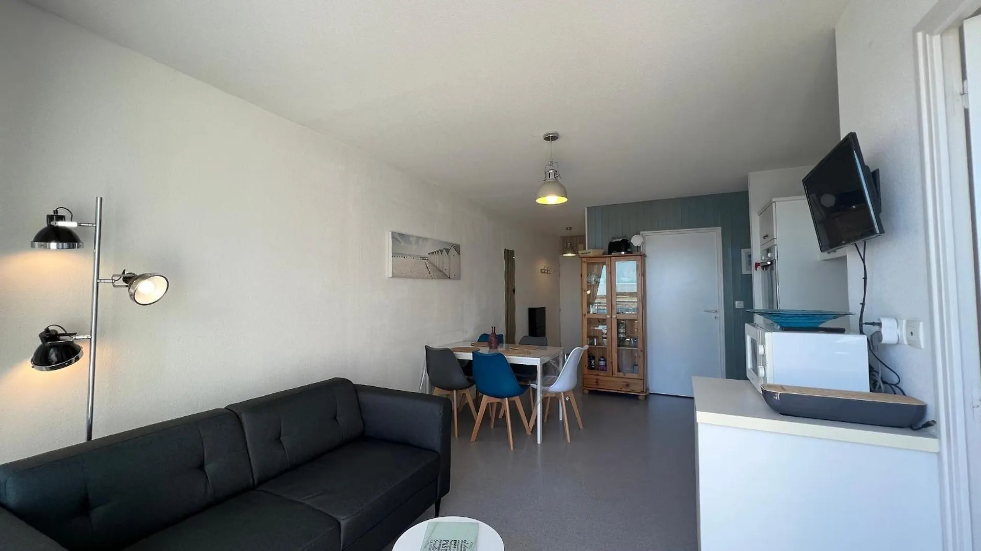 Апартаменты Appartement T3 Avec Balcon Proche Commodites, Parking Inclus - Fr-1-349-198 Пор-Луи Франция