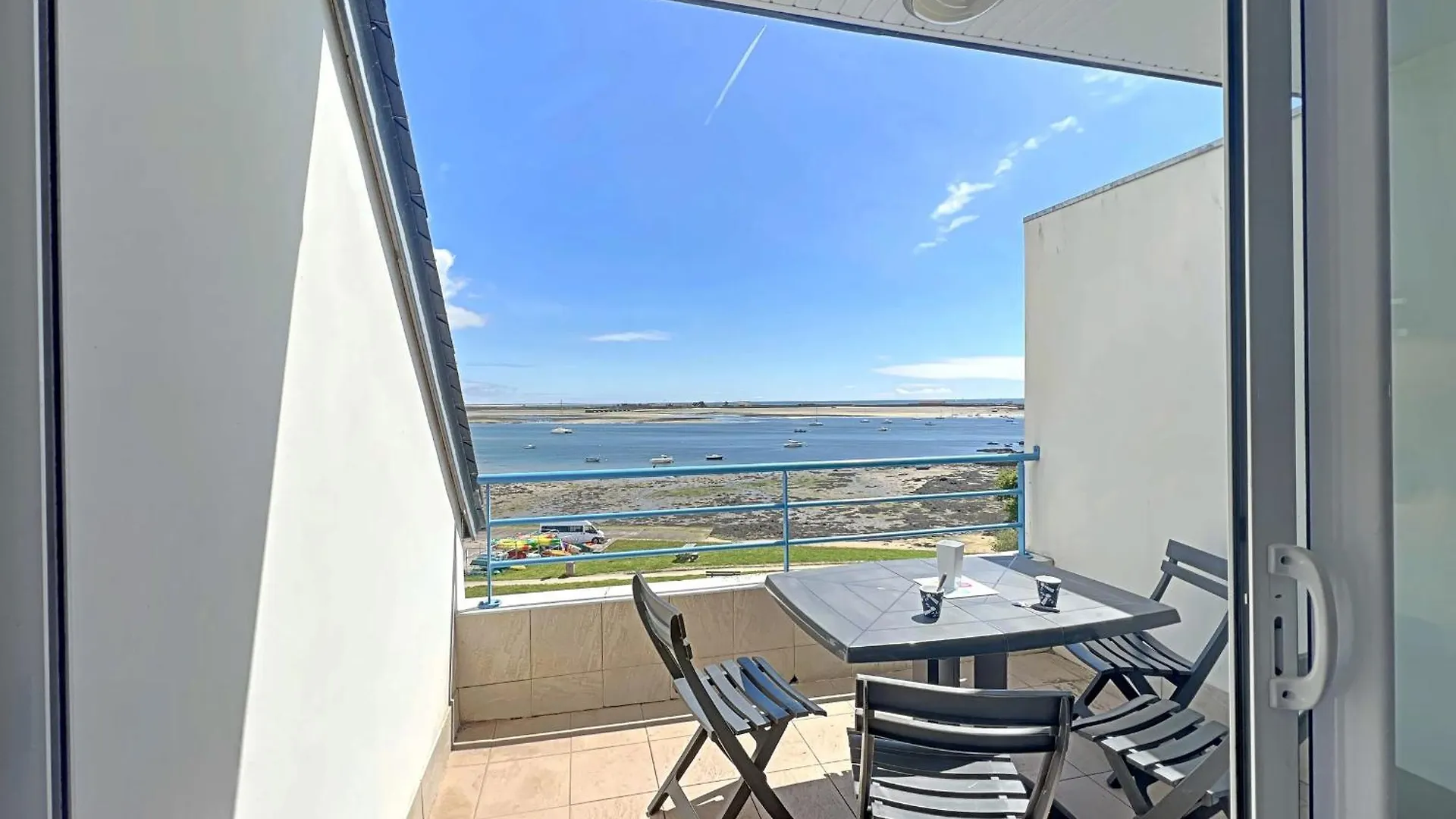 Appartement T3 Avec Balcon Proche Commodites, Parking Inclus - Fr-1-349-198 Пор-Луи Франция