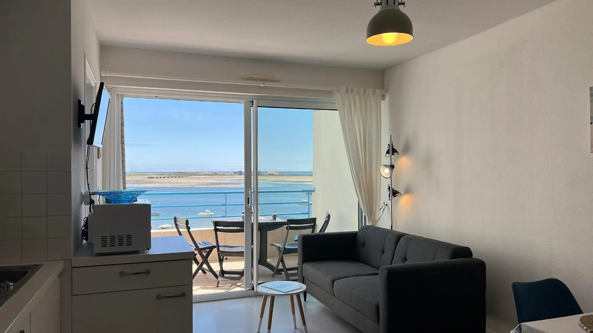 Appartement T3 Avec Balcon Proche Commodites, Parking Inclus - Fr-1-349-198 Пор-Луи 0*,  Франция