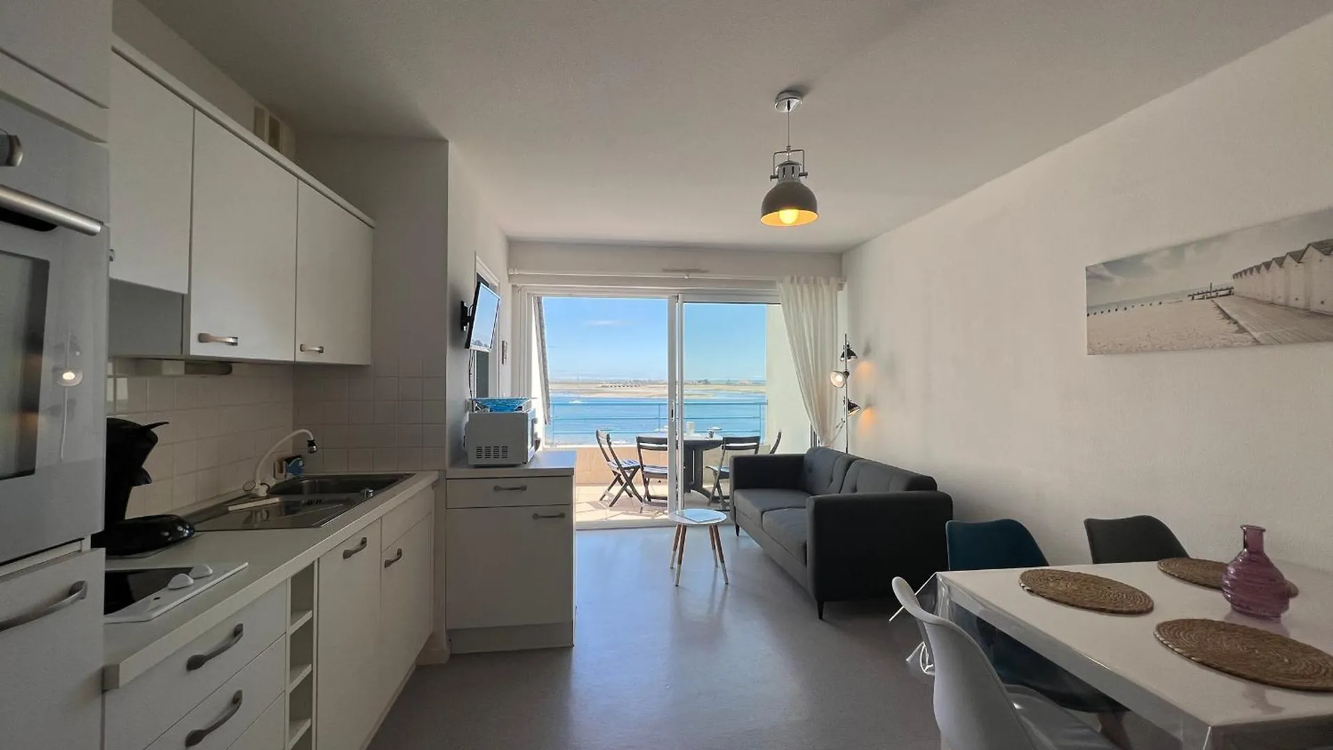 Апартаменты Appartement T3 Avec Balcon Proche Commodites, Parking Inclus - Fr-1-349-198 Пор-Луи